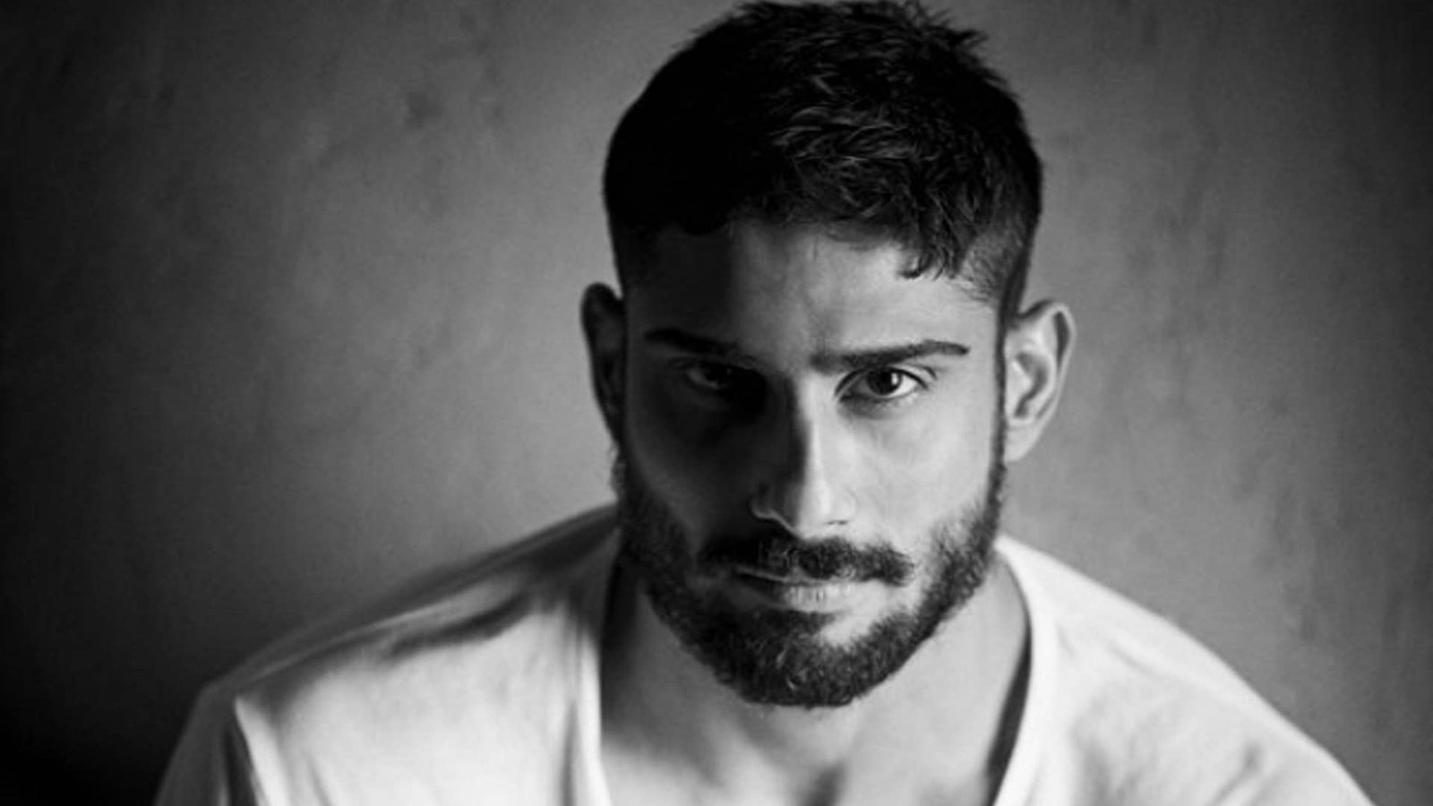 Read more about the article Prateik Babbar Backs MMA Sports in India